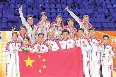 击剑 世锦赛：中国队夺得女子重剑团体冠军